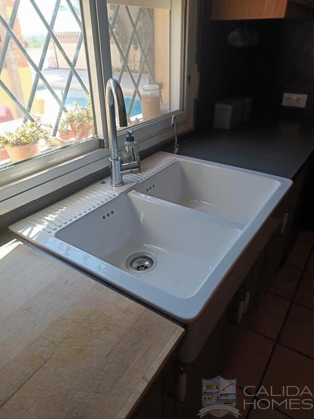 4 soverom Villa til salgs i Burjulu med svømmebasseng - € 275 000 (Ref: 8855639)