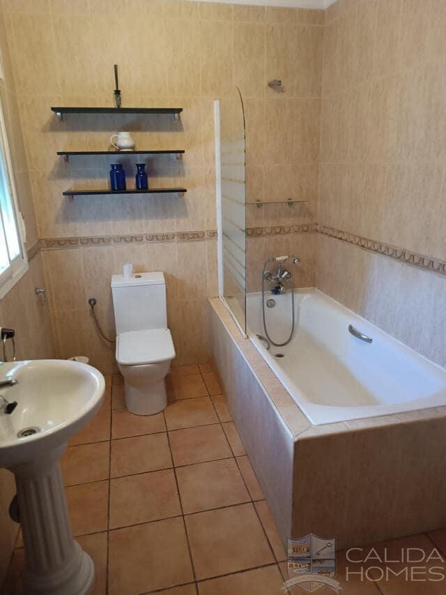 4 soverom Villa til salgs i Burjulu med svømmebasseng - € 275 000 (Ref: 8855639)