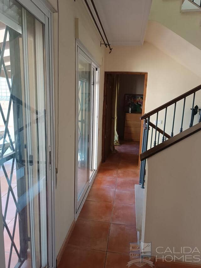 4 soverom Villa til salgs i Burjulu med svømmebasseng - € 275 000 (Ref: 8855639)