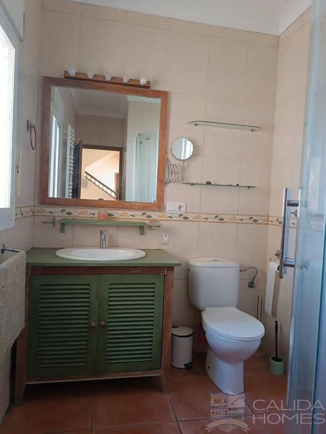 4 soverom Villa til salgs i Burjulu med svømmebasseng - € 275 000 (Ref: 8855639)