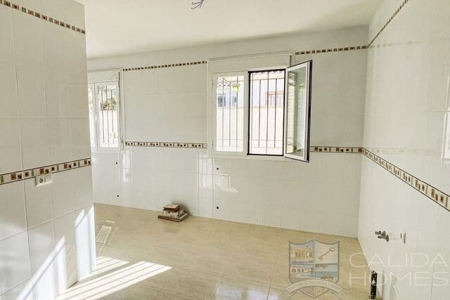 4 sovrum Villa till salu i Oria - 176 000 € (Ref: 8917372)