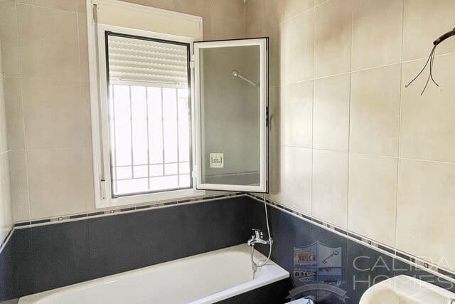 4 sovrum Villa till salu i Oria - 176 000 € (Ref: 8917372)