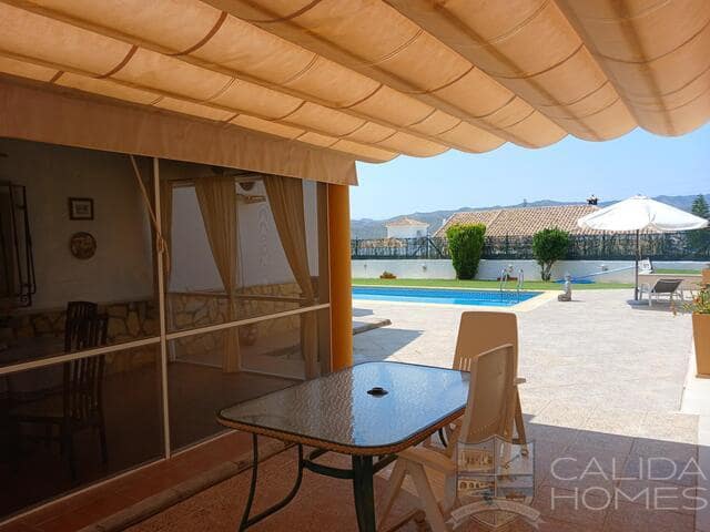 Chalet de 3 habitaciones en Arboleas en venta con piscina garaje - 254.950 € (Ref: 9033276)