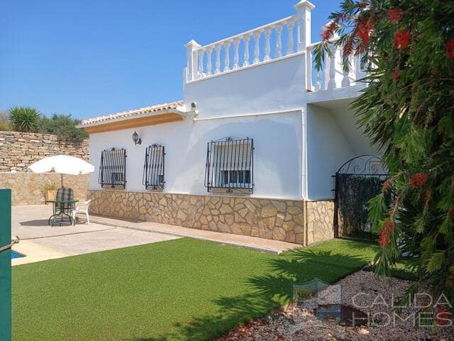 Chalet de 3 habitaciones en Arboleas en venta con piscina garaje - 254.950 € (Ref: 9033276)