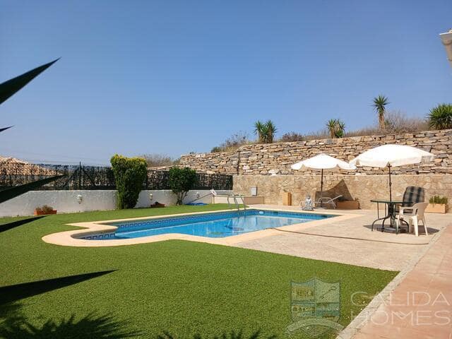 Chalet de 3 habitaciones en Arboleas en venta con piscina garaje - 254.950 € (Ref: 9033276)