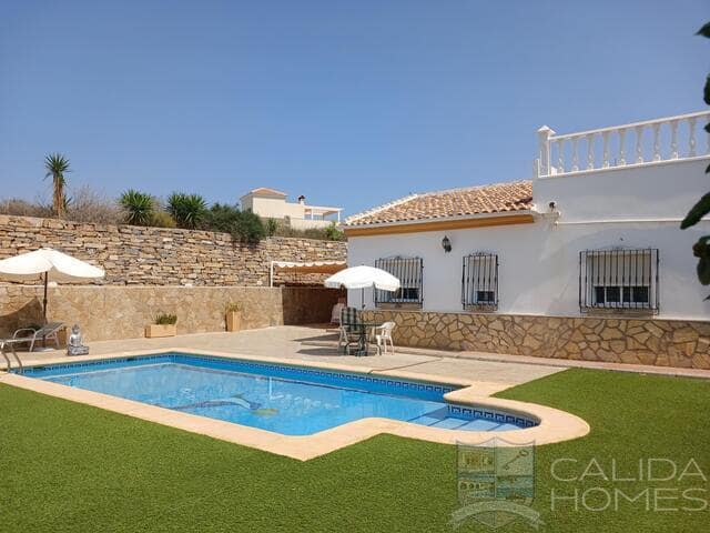 Chalet de 3 habitaciones en Arboleas en venta con piscina garaje - 254.950 € (Ref: 9033276)