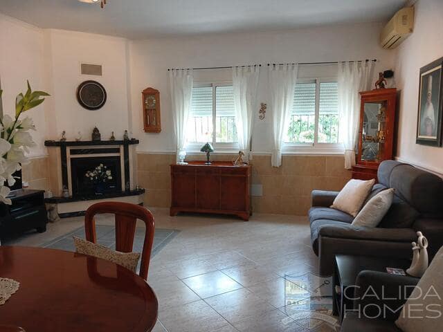 Chalet de 3 habitaciones en Arboleas en venta con piscina garaje - 254.950 € (Ref: 9033276)