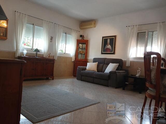 Chalet de 3 habitaciones en Arboleas en venta con piscina garaje - 254.950 € (Ref: 9033276)