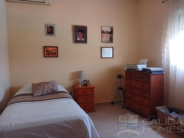 Chalet de 3 habitaciones en Arboleas en venta con piscina garaje - 254.950 € (Ref: 9033276)