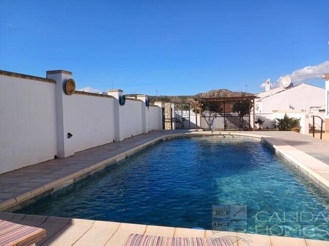 3 bedroom Villa for sale in Arboleas with pool - € 275,000 (Ref: 9402407)