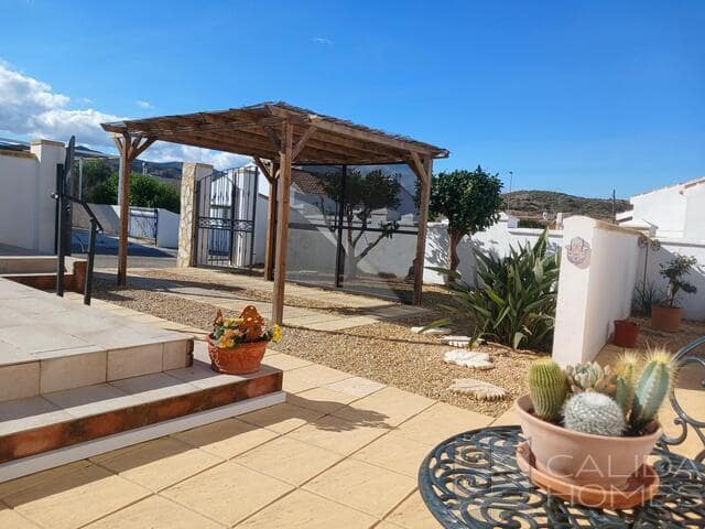 3 bedroom Villa for sale in Arboleas with pool - € 275,000 (Ref: 9402407)