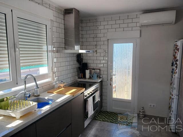 3 bedroom Villa for sale in Arboleas with pool - € 275,000 (Ref: 9402407)