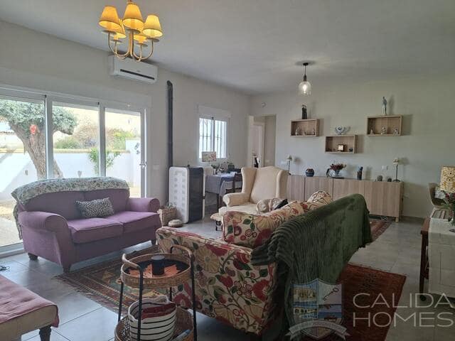 3 bedroom Villa for sale in Arboleas with pool - € 275,000 (Ref: 9402407)