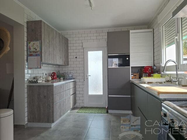 3 bedroom Villa for sale in Arboleas with pool - € 275,000 (Ref: 9402407)