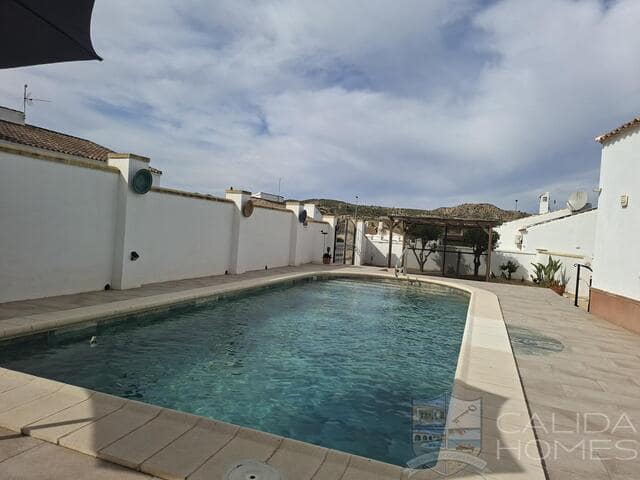 3 Zimmer Villa zu verkaufen in Arboleas mit Pool - 275.000 € (Ref: 9402407)