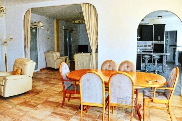 4 bedroom Villa for sale in Albox - € 225,000 (Ref: 9417404)