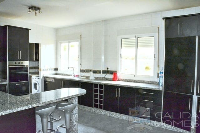 4 bedroom Villa for sale in Albox - € 225,000 (Ref: 9417404)