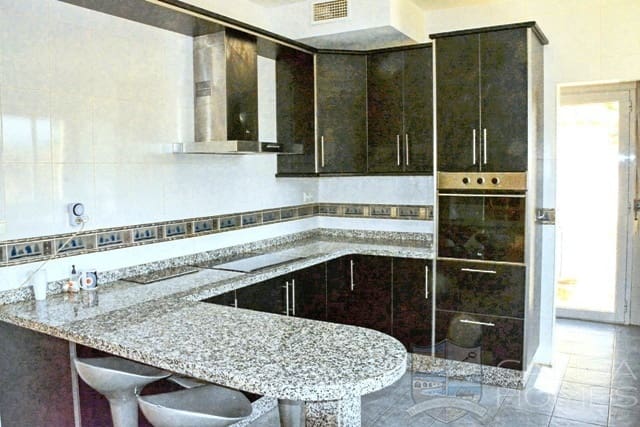 4 bedroom Villa for sale in Albox - € 225,000 (Ref: 9417404)