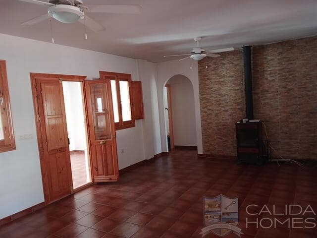 4 bedroom Villa for sale in Arboleas with pool - € 249,950 (Ref: 9438795)