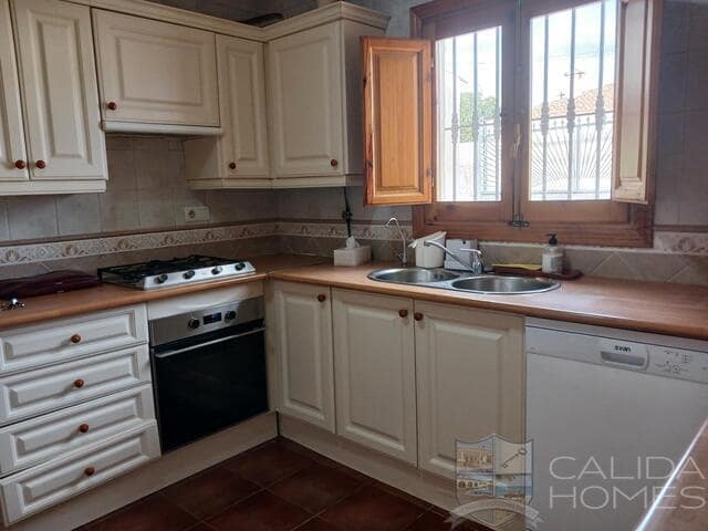 4 bedroom Villa for sale in Arboleas with pool - € 249,950 (Ref: 9438795)