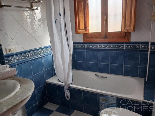 4 bedroom Villa for sale in Arboleas with pool - € 249,950 (Ref: 9438795)