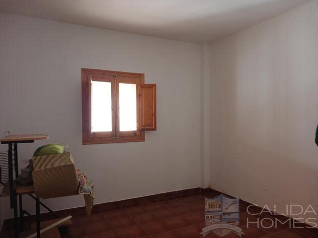 4 bedroom Villa for sale in Arboleas with pool - € 249,950 (Ref: 9438795)