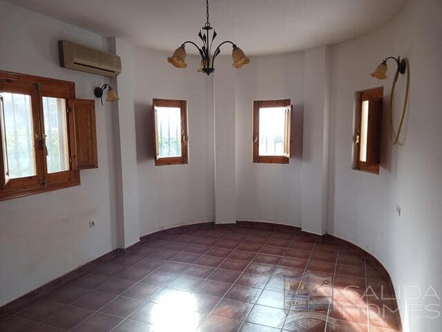 4 bedroom Villa for sale in Arboleas with pool - € 249,950 (Ref: 9438795)