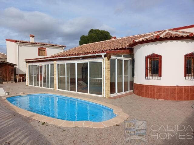 4 bedroom Villa for sale in Arboleas with pool - € 249,950 (Ref: 9438795)