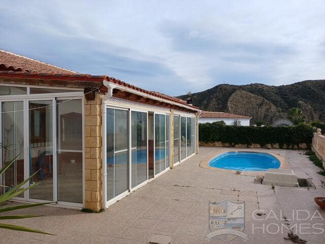 4 bedroom Villa for sale in Arboleas with pool - € 249,950 (Ref: 9438795)