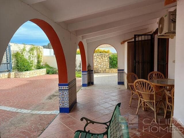 4 bedroom Villa for sale in Arboleas with pool - € 249,950 (Ref: 9438795)