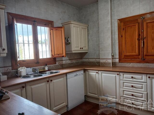 4 bedroom Villa for sale in Arboleas with pool - € 249,950 (Ref: 9438795)