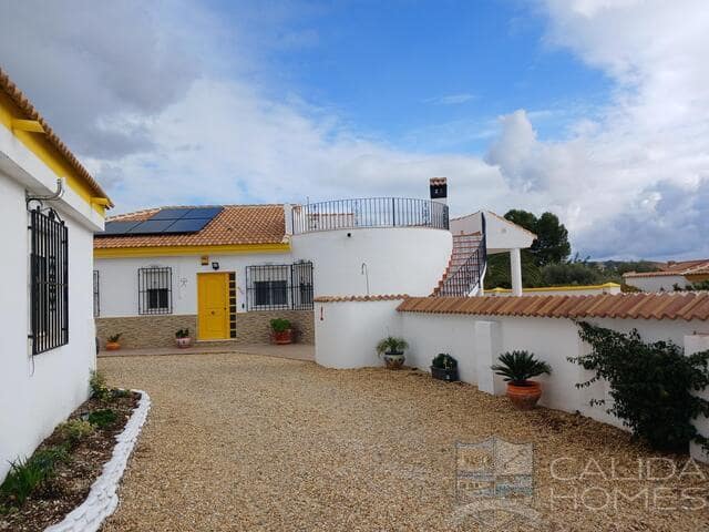 4 bedroom Villa for sale in Arboleas with pool - € 329,950 (Ref: 9488533)
