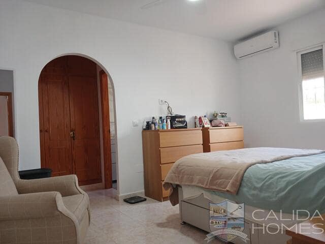 4 bedroom Villa for sale in Arboleas with pool - € 329,950 (Ref: 9488533)