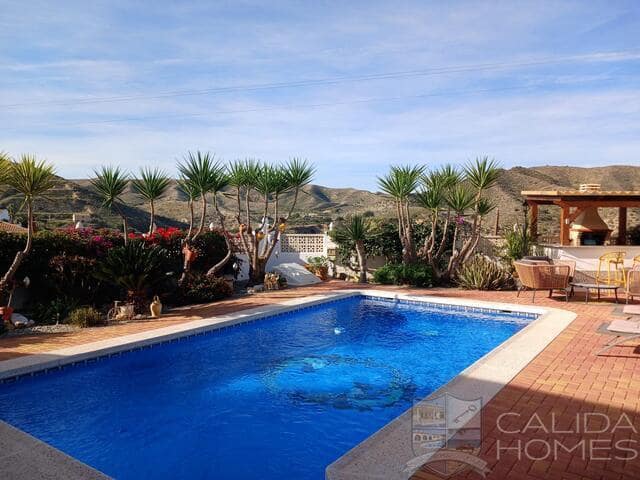 4 bedroom Villa for sale in Arboleas with pool - € 349,950 (Ref: 9489950)