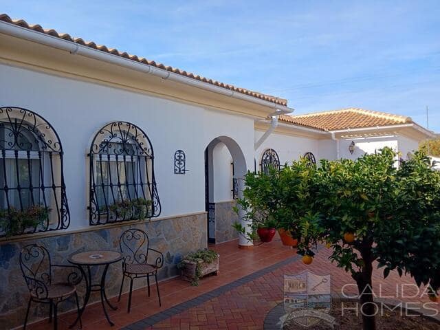 4 bedroom Villa for sale in Arboleas with pool - € 349,950 (Ref: 9489950)
