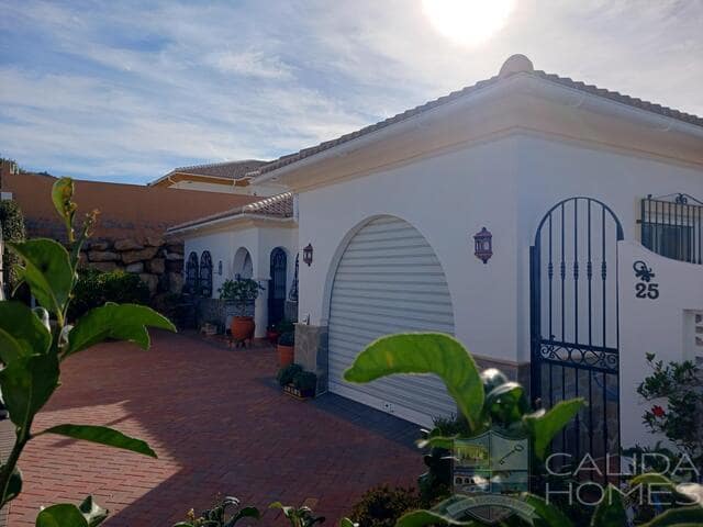 4 bedroom Villa for sale in Arboleas with pool - € 349,950 (Ref: 9489950)