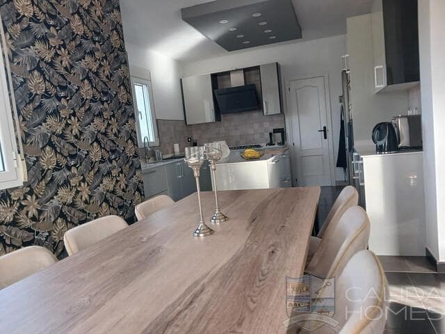 4 bedroom Villa for sale in Arboleas with pool - € 349,950 (Ref: 9489950)