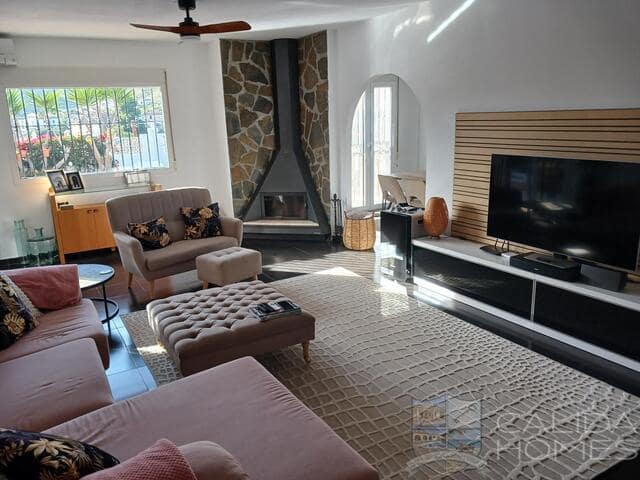 4 bedroom Villa for sale in Arboleas with pool - € 349,950 (Ref: 9489950)