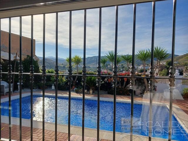 4 bedroom Villa for sale in Arboleas with pool - € 349,950 (Ref: 9489950)