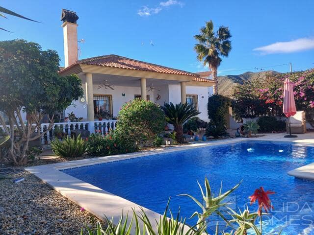 4 bedroom Villa for sale in Arboleas with pool - € 299,950 (Ref: 9495524)
