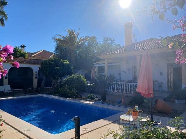 4 bedroom Villa for sale in Arboleas with pool - € 299,950 (Ref: 9495524)