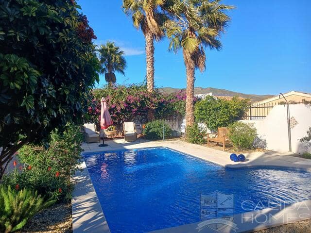 4 bedroom Villa for sale in Arboleas with pool - € 299,950 (Ref: 9495524)