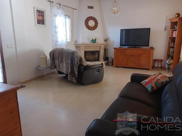 4 bedroom Villa for sale in Arboleas with pool - € 299,950 (Ref: 9495524)