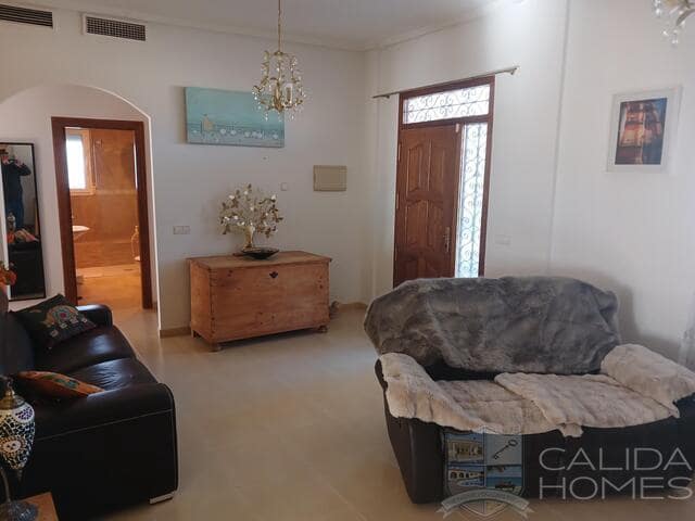 4 bedroom Villa for sale in Arboleas with pool - € 299,950 (Ref: 9495524)