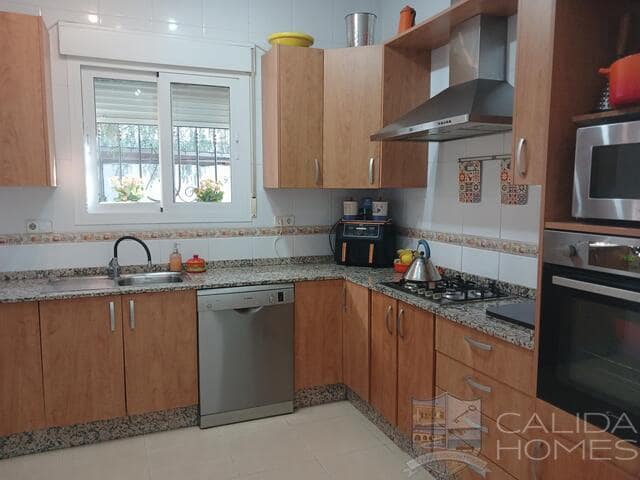 4 bedroom Villa for sale in Arboleas with pool - € 299,950 (Ref: 9495524)