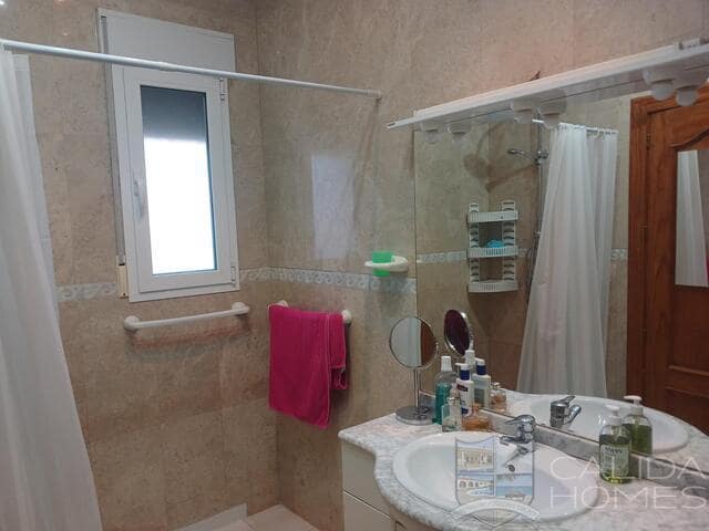 4 bedroom Villa for sale in Arboleas with pool - € 299,950 (Ref: 9495524)