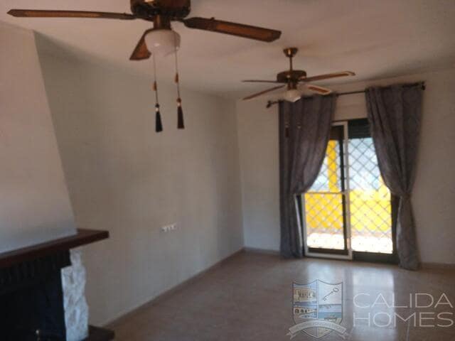 3 bedroom Villa for sale in La Alfoquia with pool garage - € 185,000 (Ref: 9538670)