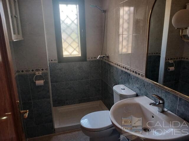 3 bedroom Villa for sale in La Alfoquia with pool garage - € 185,000 (Ref: 9538670)