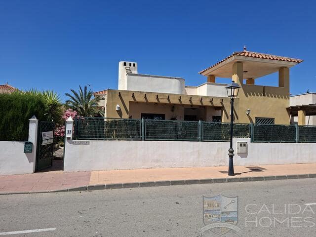 3 quarto Moradia para venda em La Alfoquia, Zurgena com piscina garagem - 185 000 € (Ref: 9538670)