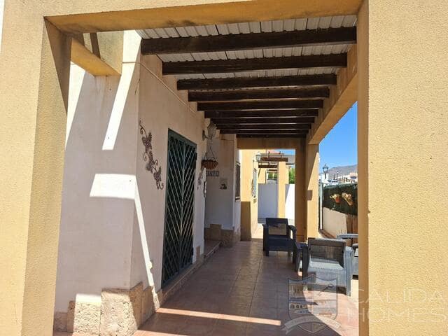3 quarto Moradia para venda em La Alfoquia, Zurgena com piscina garagem - 185 000 € (Ref: 9538670)
